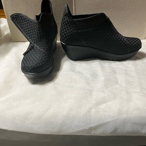 Bernie Mev wedge ankle boots